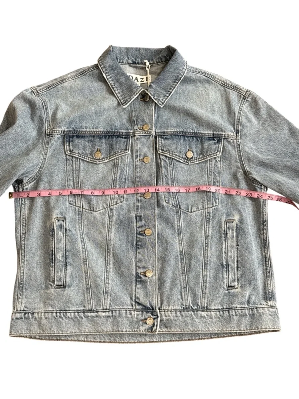 DAZE Cropped Denim Jacket Light Wash Button Front Size M NWT - Picture 6 of 9